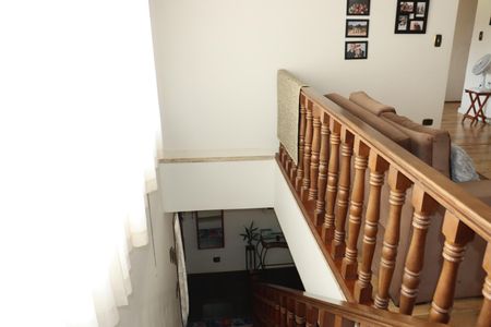 Casa de condomínio para alugar com 320m², 3 quartos e 4 vagasEscada