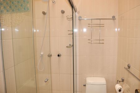 Casa de condomínio para alugar com 320m², 3 quartos e 4 vagasBanheiro da Suíte 2