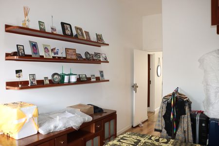 Casa de condomínio para alugar com 320m², 3 quartos e 4 vagasSuíte 2