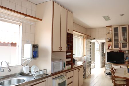 Casa de condomínio para alugar com 320m², 3 quartos e 4 vagasCozinha