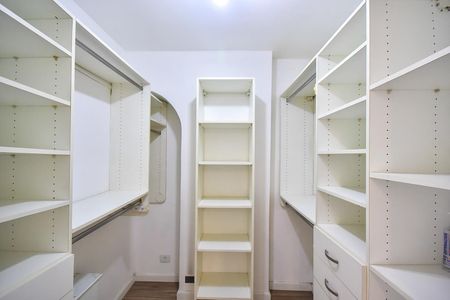 Apartamento à venda com 103m², 2 quartos e 2 vagasArmário da Suíte