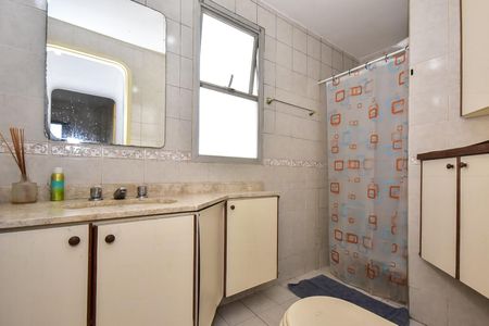 Apartamento à venda com 103m², 2 quartos e 2 vagasBanheiro Social
