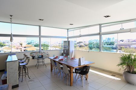 Apartamento à venda com 198m², 3 quartos e 2 vagas Apartamento à venda com 198m², 3 quartos e 2 vagasCobertura