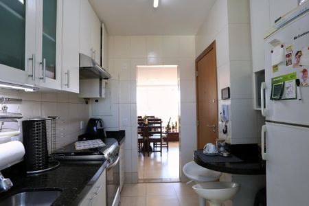 Apartamento à venda com 198m², 3 quartos e 2 vagas Apartamento à venda com 198m², 3 quartos e 2 vagasCozinha e Área de Serviço