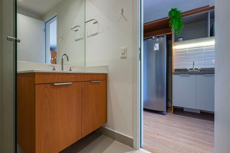 Banheiro de kitnet/studio à venda com 1 quarto, 25m² em Pinheiros, São Paulo