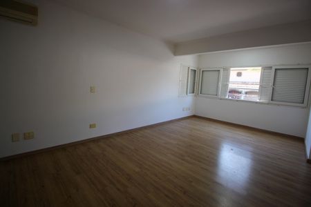 Casa à venda com 1200m², 5 quartos e 4 vagasSuíte 1