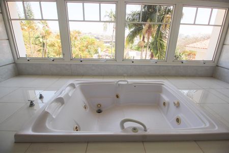 Casa à venda com 1200m², 5 quartos e 4 vagasBanheiro da Suíte 2