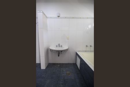 Casa à venda com 1200m², 5 quartos e 4 vagasBanheiro da Suíte 3