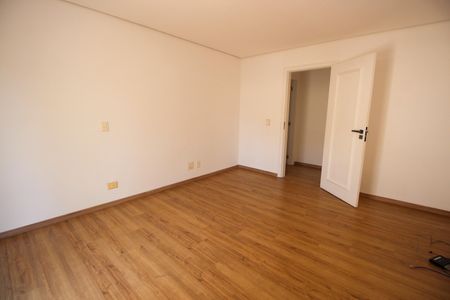 Casa à venda com 1200m², 5 quartos e 4 vagasSuíte 4