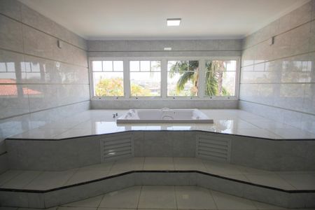 Casa à venda com 1200m², 5 quartos e 4 vagasBanheiro da Suíte 2