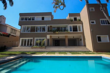Casa à venda com 1200m², 5 quartos e 4 vagasÁrea comum - Piscina