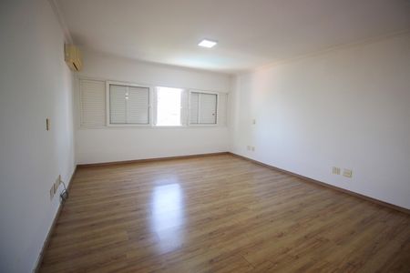 Casa à venda com 1200m², 5 quartos e 4 vagasSuíte 2