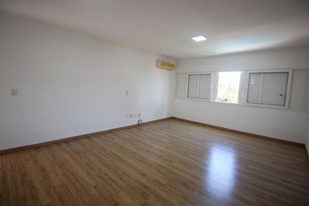 Casa à venda com 1200m², 5 quartos e 4 vagasSuíte 2