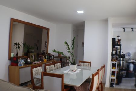 Apartamento à venda com 120m², 3 quartos e 2 vagas Apartamento à venda com 120m², 3 quartos e 2 vagasSala