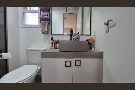 Apartamento à venda com 57m², 2 quartos e 1 vaga Apartamento à venda com 57m², 2 quartos e 1 vagaBanheiro da suíte