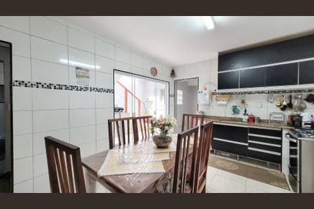 Casa à venda com 150m², 4 quartos e 1 vaga Casa à venda com 150m², 4 quartos e 1 vagaCozinha