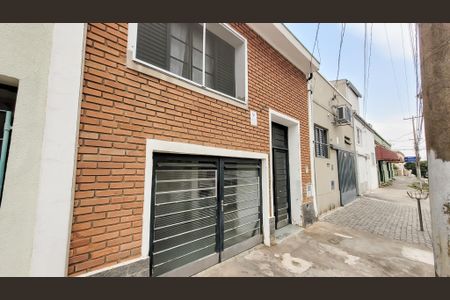 Casa à venda com 150m², 4 quartos e 1 vaga Casa à venda com 150m², 4 quartos e 1 vagaFachada