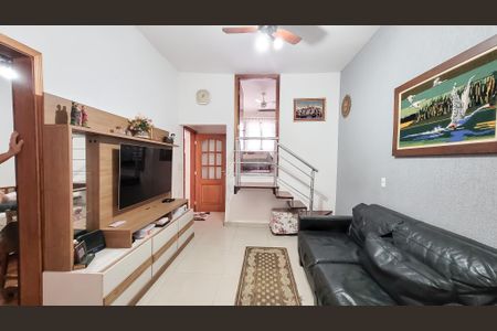 Casa à venda com 150m², 4 quartos e 1 vaga Casa à venda com 150m², 4 quartos e 1 vagaSala