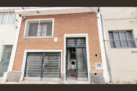 Casa à venda com 150m², 4 quartos e 1 vaga Casa à venda com 150m², 4 quartos e 1 vagaFachada