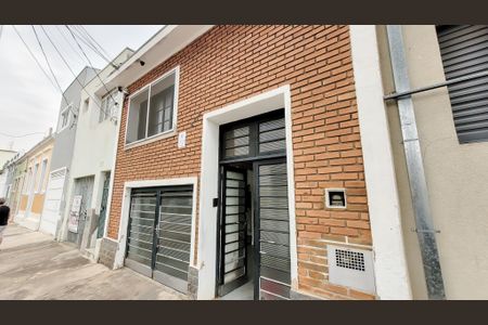 Casa à venda com 150m², 4 quartos e 1 vaga Casa à venda com 150m², 4 quartos e 1 vagaFachada