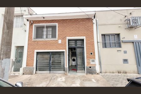 Casa à venda com 150m², 4 quartos e 1 vaga Casa à venda com 150m², 4 quartos e 1 vagaFachada
