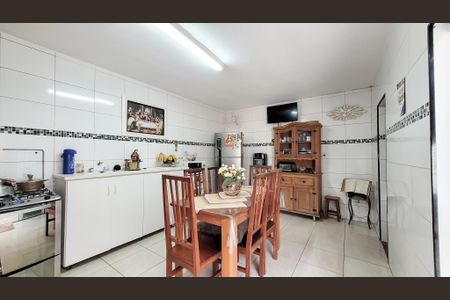 Casa à venda com 150m², 4 quartos e 1 vaga Casa à venda com 150m², 4 quartos e 1 vagaCozinha