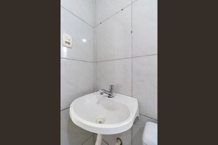 Banheiro Social de casa para alugar com 1 quarto, 26m² em Campo Limpo, São Paulo