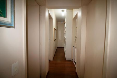 Corredor  de apartamento para alugar com 3 quartos, 115m² em Pinheiros, São Paulo