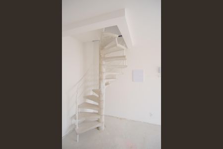 Apartamento à venda com 91m², 2 quartos e 1 vagaEscada