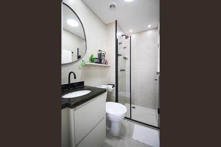 Banheiro de kitnet/studio para alugar com 1 quarto, 21m² em Indianópolis, São Paulo