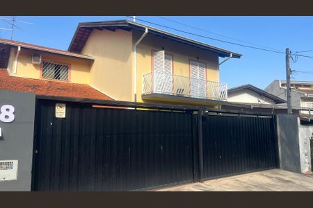 Casa para alugar com 1000m², 3 quartos e 3 vagas Casa para alugar com 1000m², 3 quartos e 3 vagasFachada