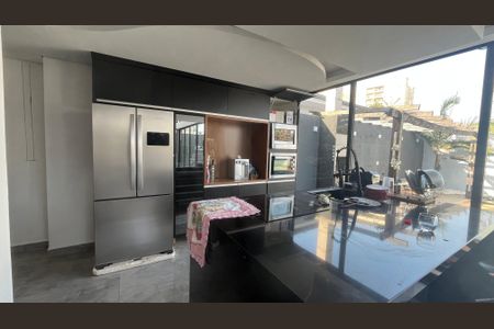 Casa para alugar com 1000m², 3 quartos e 3 vagas Casa para alugar com 1000m², 3 quartos e 3 vagasCozinha
