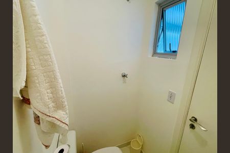 Apartamento à venda com 144m², 3 quartos e 1 vaga Apartamento à venda com 144m², 3 quartos e 1 vagaBanheiro de Serviço