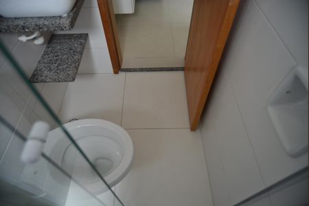 Banheiro Social de kitnet/studio para alugar com 1 quarto, 17m² em Vila Sao Pedro, Santo André