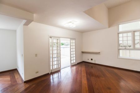 Casa de condomínio à venda com 300m², 4 quartos e 4 vagasSala 1