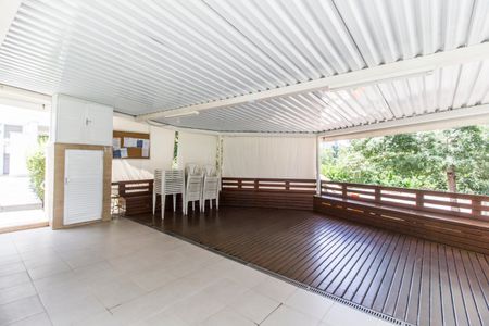Casa de condomínio à venda com 300m², 4 quartos e 4 vagas Casa de condomínio à venda com 300m², 4 quartos e 4 vagasÁrea comum - Salão de festas