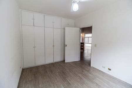 Casa de condomínio à venda com 300m², 4 quartos e 4 vagas Casa de condomínio à venda com 300m², 4 quartos e 4 vagasQuarto 1