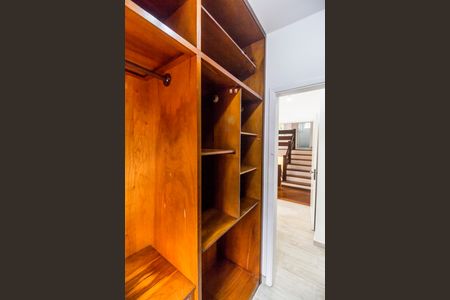 Casa de condomínio à venda com 300m², 4 quartos e 4 vagas Casa de condomínio à venda com 300m², 4 quartos e 4 vagasCloset da suíte 1