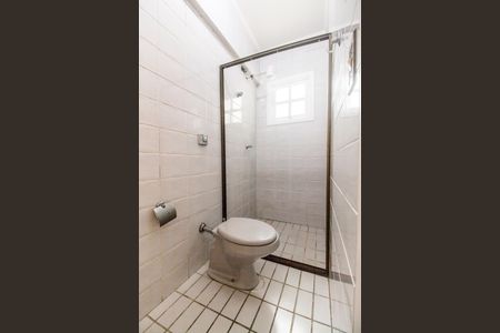 Casa de condomínio à venda com 300m², 4 quartos e 4 vagas Casa de condomínio à venda com 300m², 4 quartos e 4 vagasBanheiro de Serviço