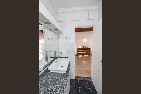 Casa de condomínio à venda com 300m², 4 quartos e 4 vagas Casa de condomínio à venda com 300m², 4 quartos e 4 vagasBanheiro
