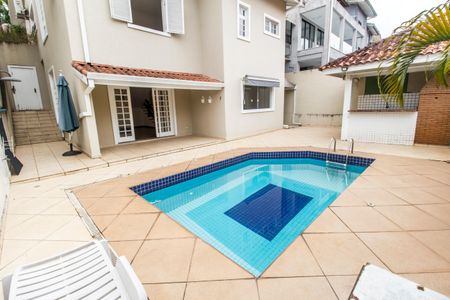 Casa de condomínio à venda com 300m², 4 quartos e 4 vagas Casa de condomínio à venda com 300m², 4 quartos e 4 vagasÁrea Gourmet