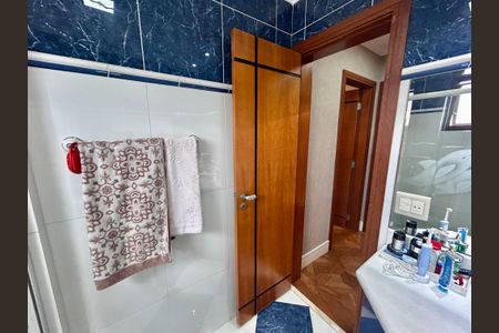 Apartamento à venda com 140m², 3 quartos e 4 vagas Apartamento à venda com 140m², 3 quartos e 4 vagasBanheiro
