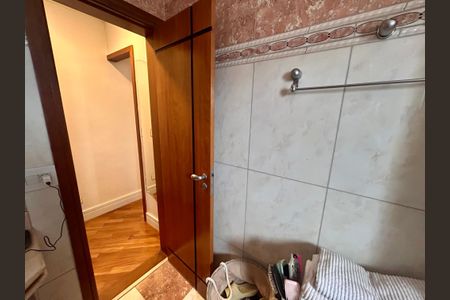Apartamento à venda com 140m², 3 quartos e 4 vagas Apartamento à venda com 140m², 3 quartos e 4 vagasBanheiro da Suíte