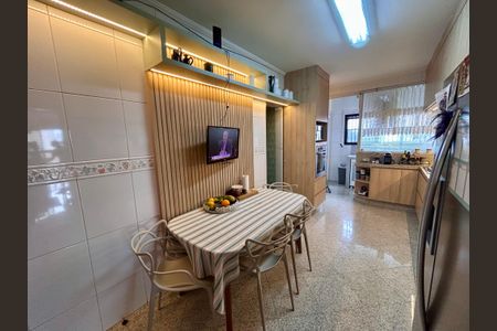 Apartamento à venda com 140m², 3 quartos e 4 vagas Apartamento à venda com 140m², 3 quartos e 4 vagasCozinha