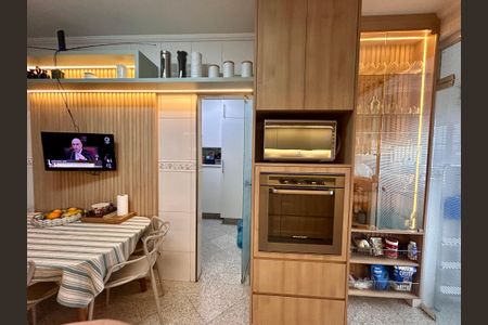 Apartamento à venda com 140m², 3 quartos e 4 vagas Apartamento à venda com 140m², 3 quartos e 4 vagasCozinha