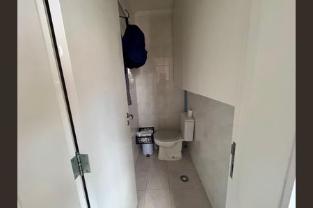 Apartamento à venda com 140m², 3 quartos e 4 vagas Apartamento à venda com 140m², 3 quartos e 4 vagasBanheiro de Serviço