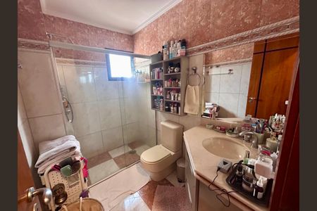 Apartamento à venda com 140m², 3 quartos e 4 vagas Apartamento à venda com 140m², 3 quartos e 4 vagasBanheiro da Suíte