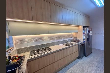 Apartamento à venda com 140m², 3 quartos e 4 vagas Apartamento à venda com 140m², 3 quartos e 4 vagasCozinha