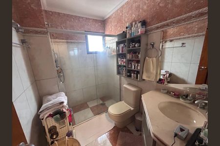 Apartamento à venda com 140m², 3 quartos e 4 vagas Apartamento à venda com 140m², 3 quartos e 4 vagasBanheiro da Suíte