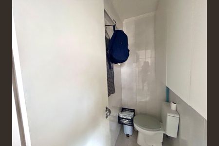 Apartamento à venda com 140m², 3 quartos e 4 vagas Apartamento à venda com 140m², 3 quartos e 4 vagasBanheiro de Serviço